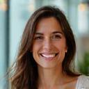 Retrato fundador startup fintech satisfecho